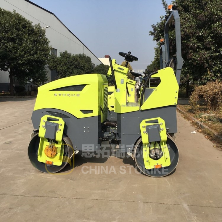小型壓路機十字路口施工<div   id=